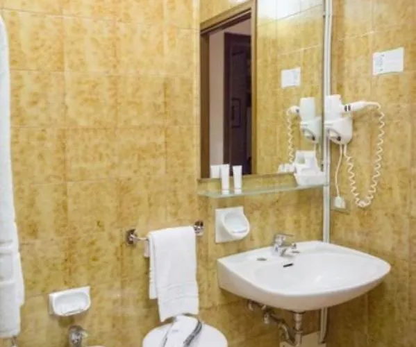 Western Liberta 3* Modena